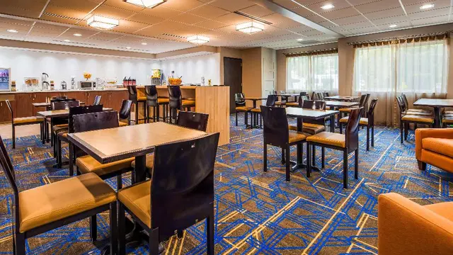 Holiday Inn Express Portland Airport Restaurant