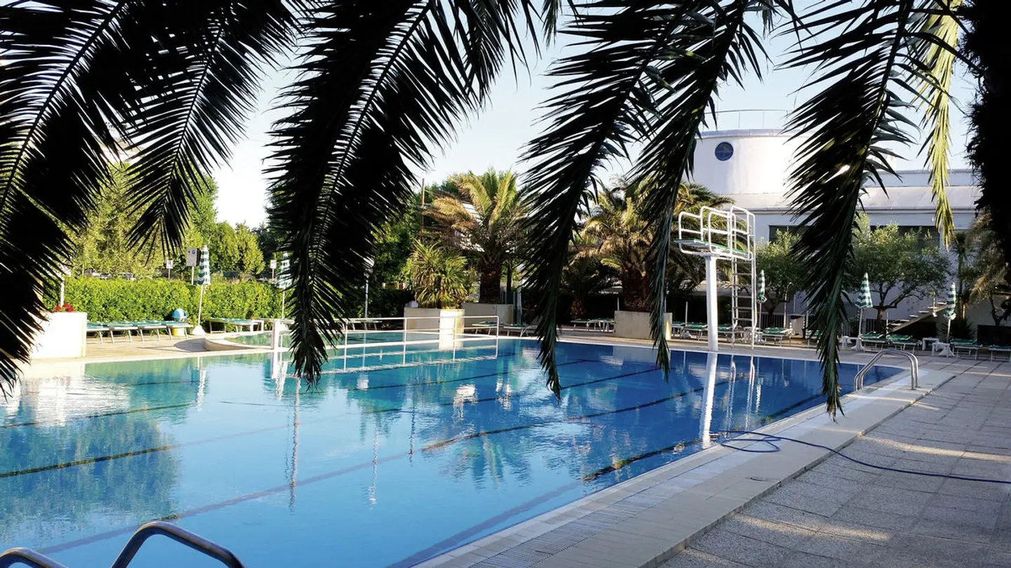 Cormoran OUTDOOR_POOL