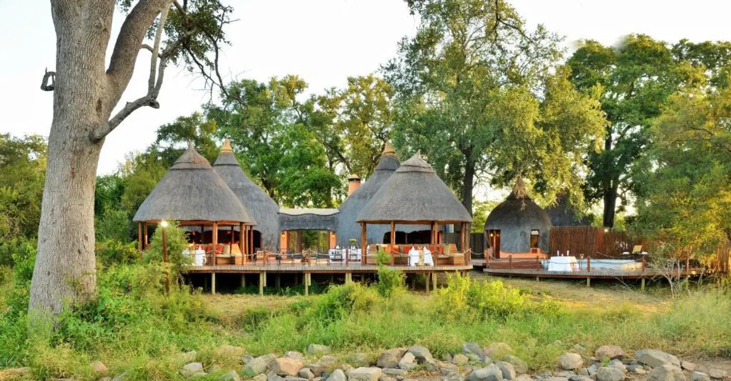 Hoyo Hoyo Safari Lodge EXTERIOR