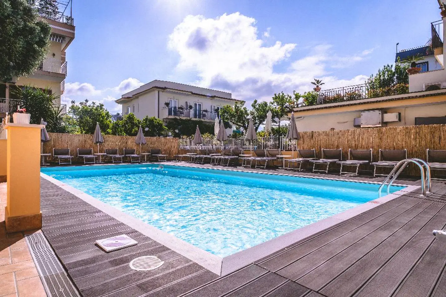 Hotel Isabella OUTDOOR_POOL