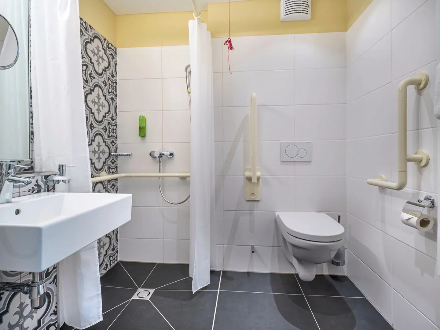 JUFA Hotel Salzburg Badezimmer