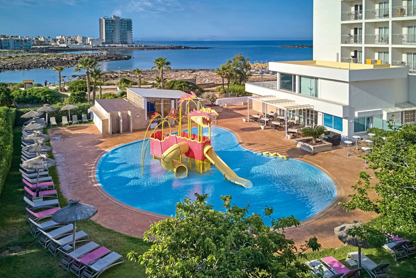 Universal Hotel Romántica OUTDOOR_POOL