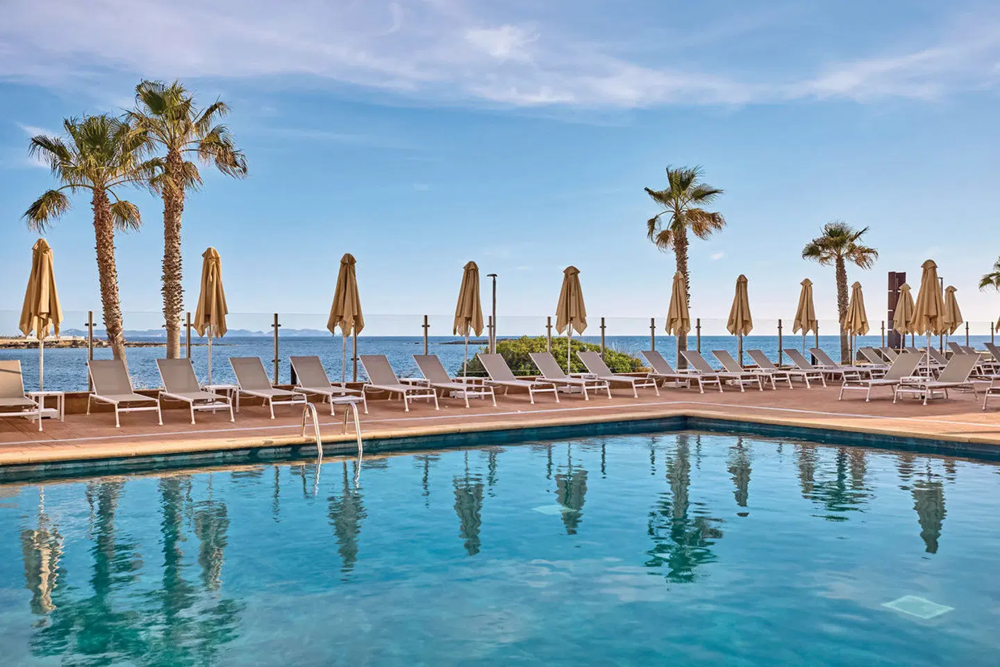 Universal Hotel Romántica OUTDOOR_POOL