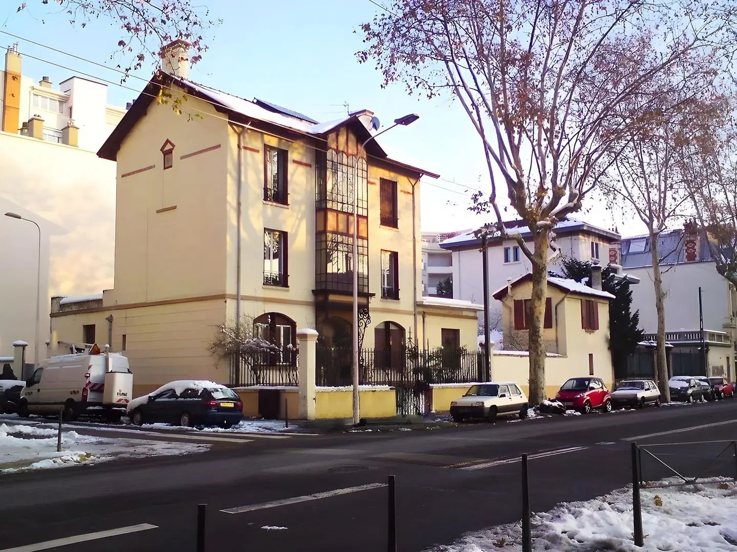 Félix Dort EXTERIOR