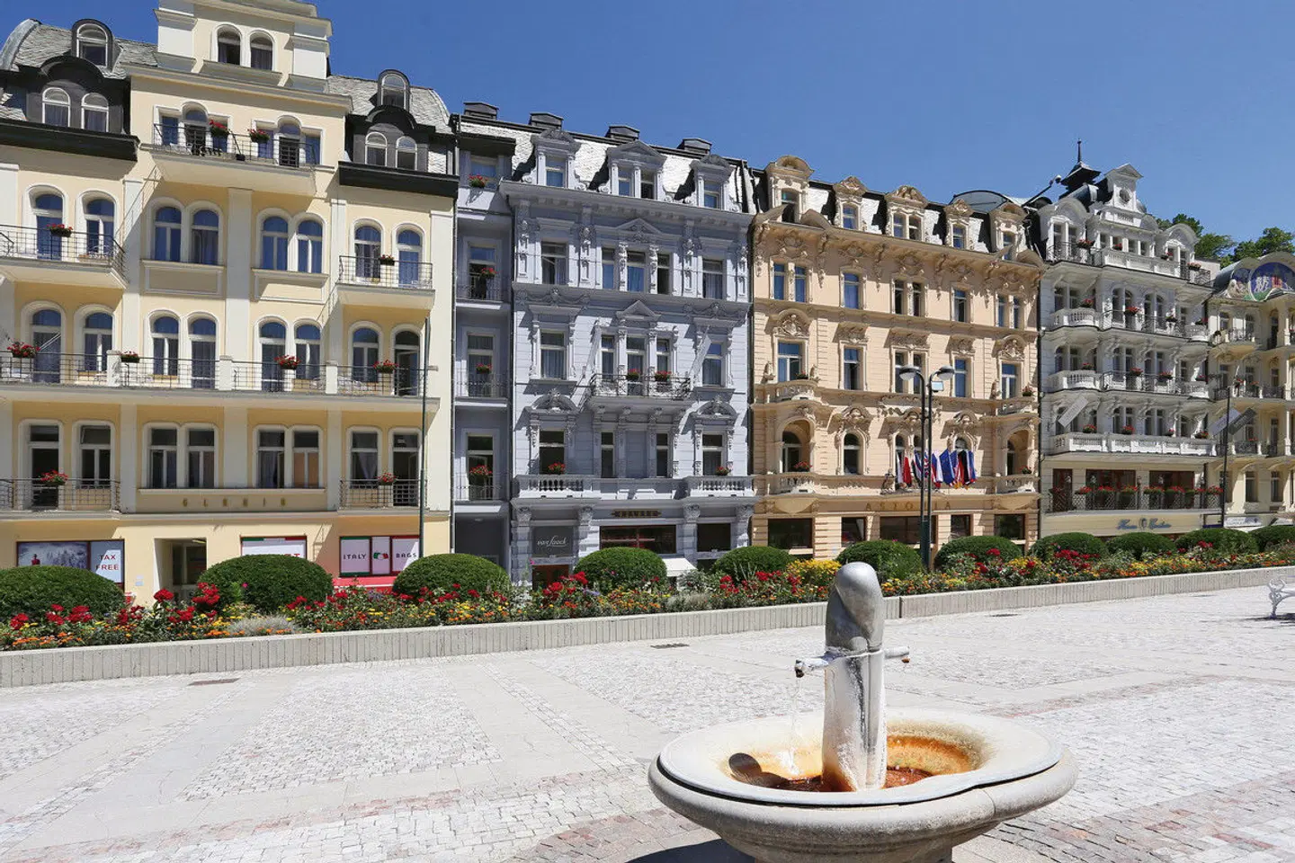 Astoria Hotel & Medical Spa EXTERIOR