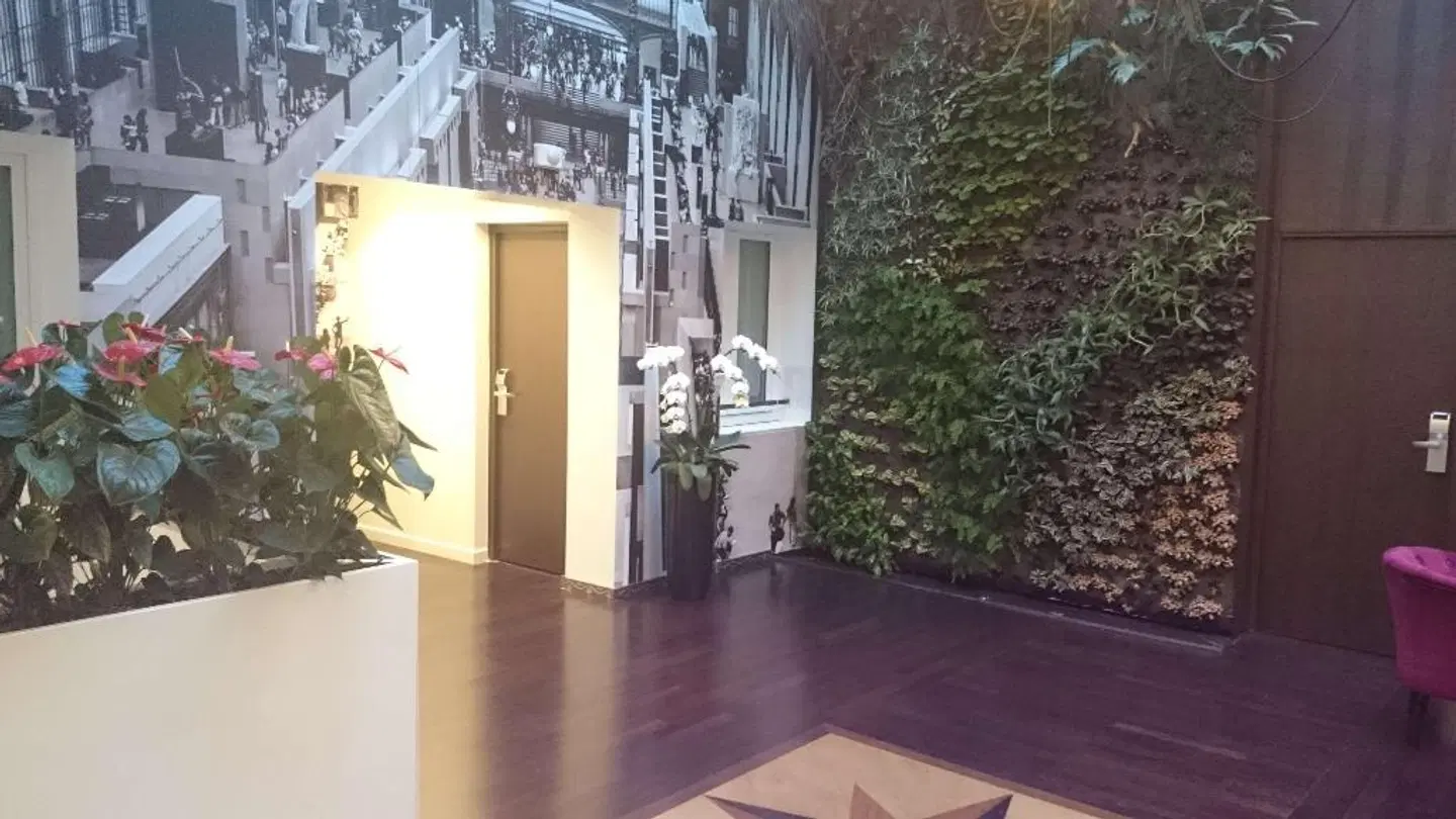 Aida Marais EXTERIOR