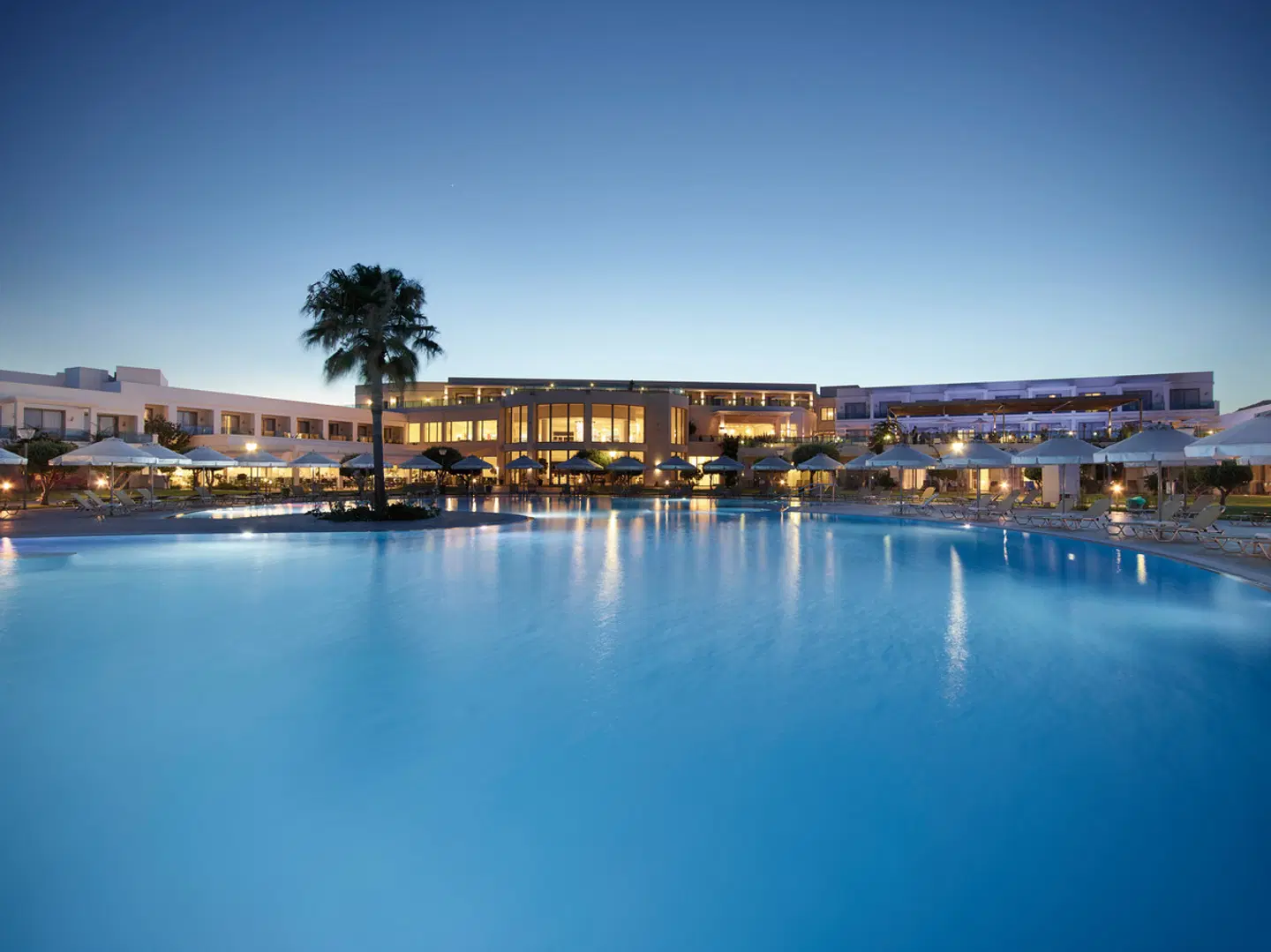 Apollo Blue OUTDOOR_POOL