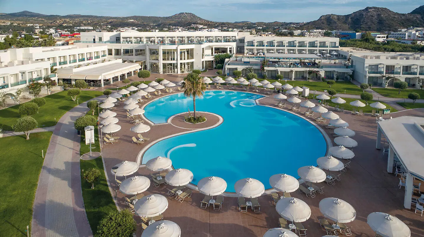 Apollo Blue OUTDOOR_POOL