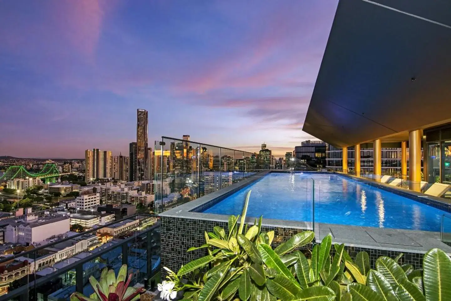 Fortitude Valley Apartments by CLLIX OUTDOOR_POOL