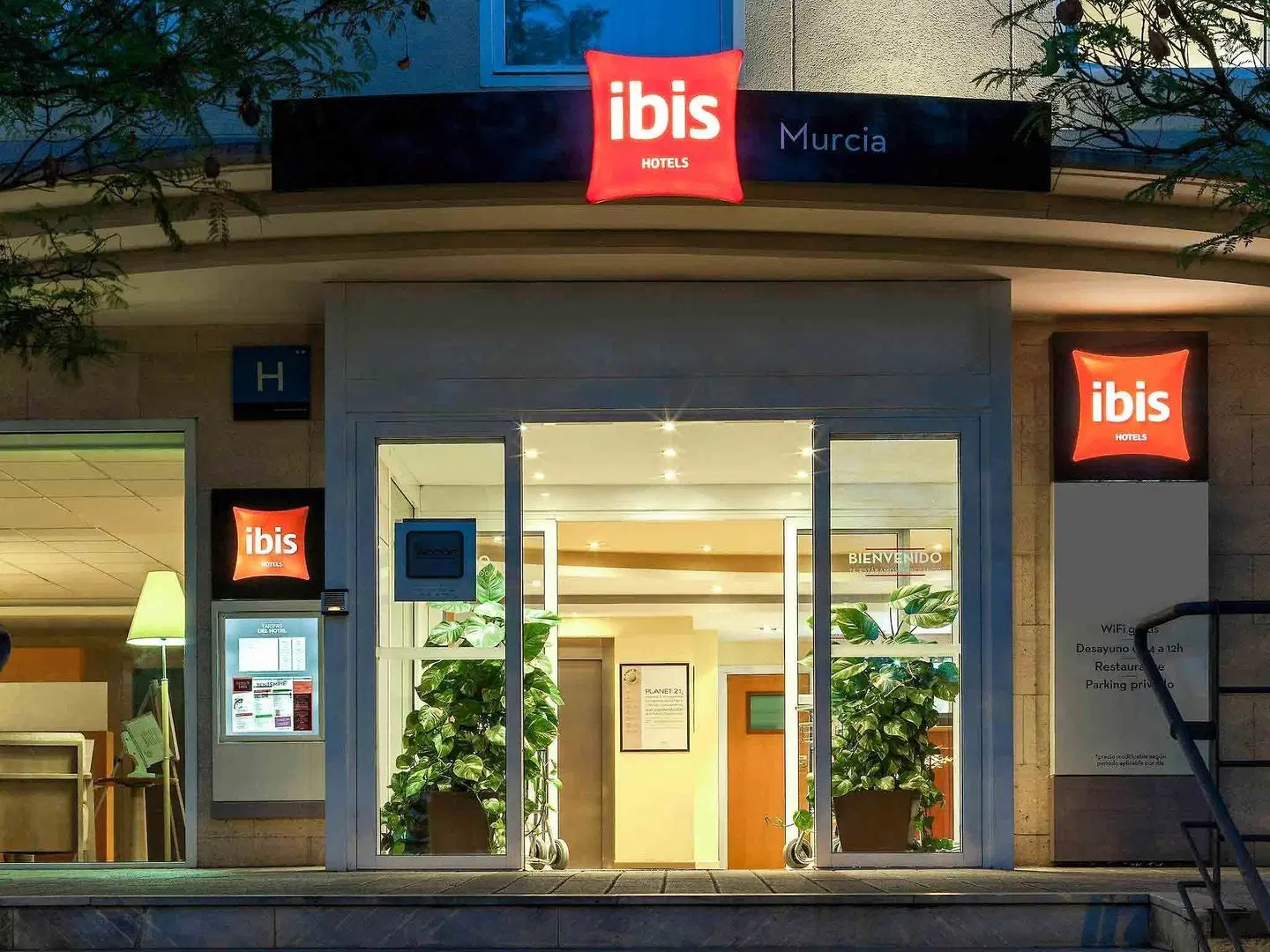 ibis Murcia EXTERIOR