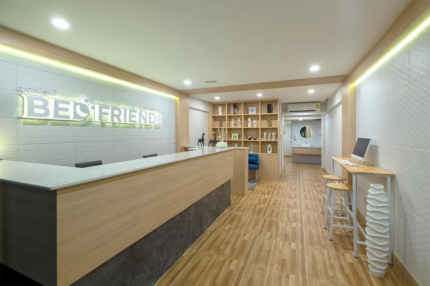 BED-FRIENDS POSHTEL LOUNGE_LOBBY