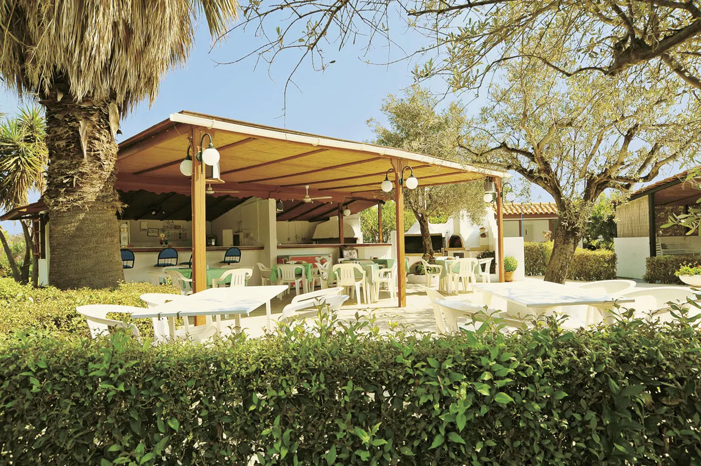 Tina Flora OUTDOOR_POOL