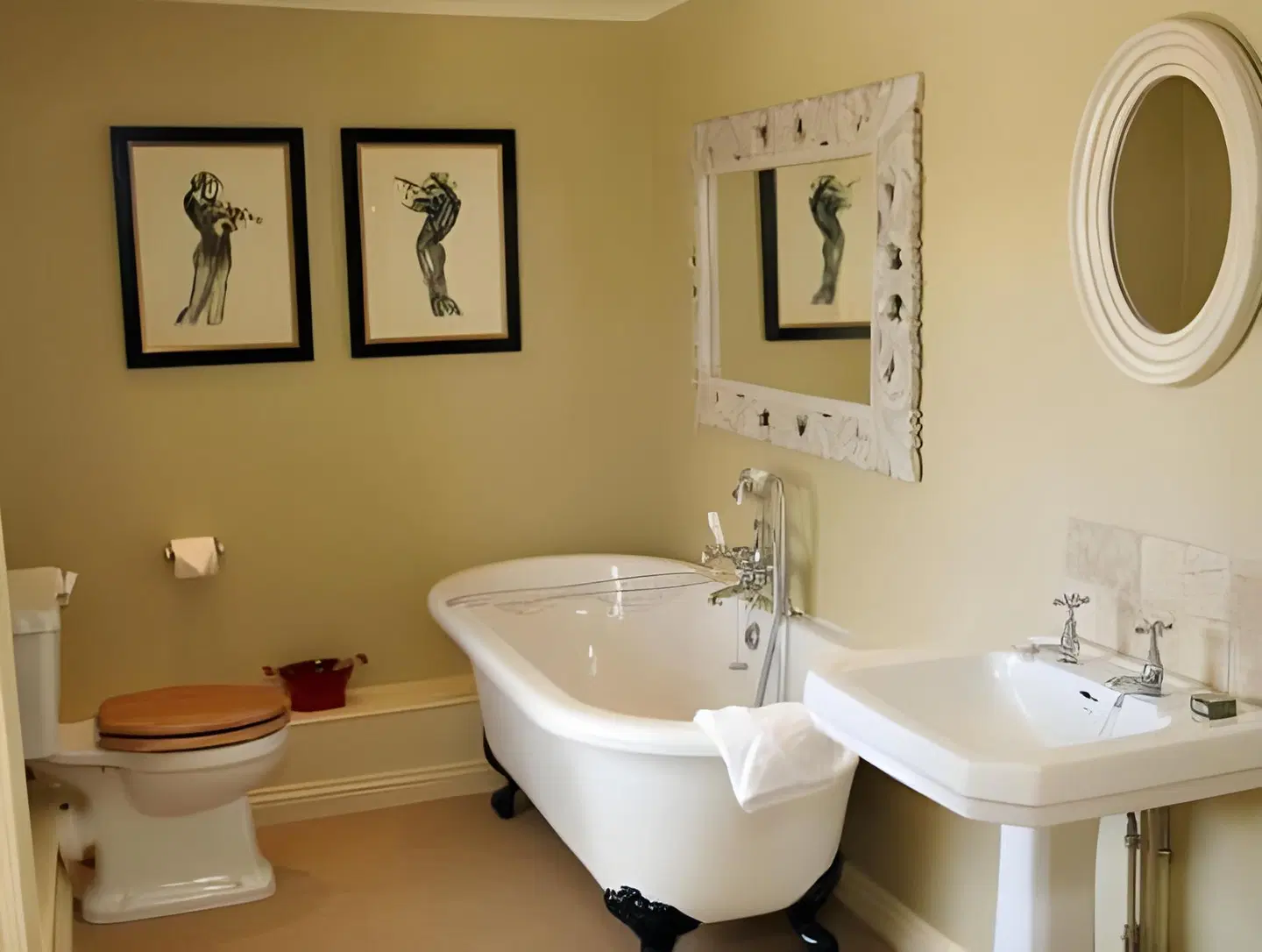 Horse And Groom Inn Badezimmer