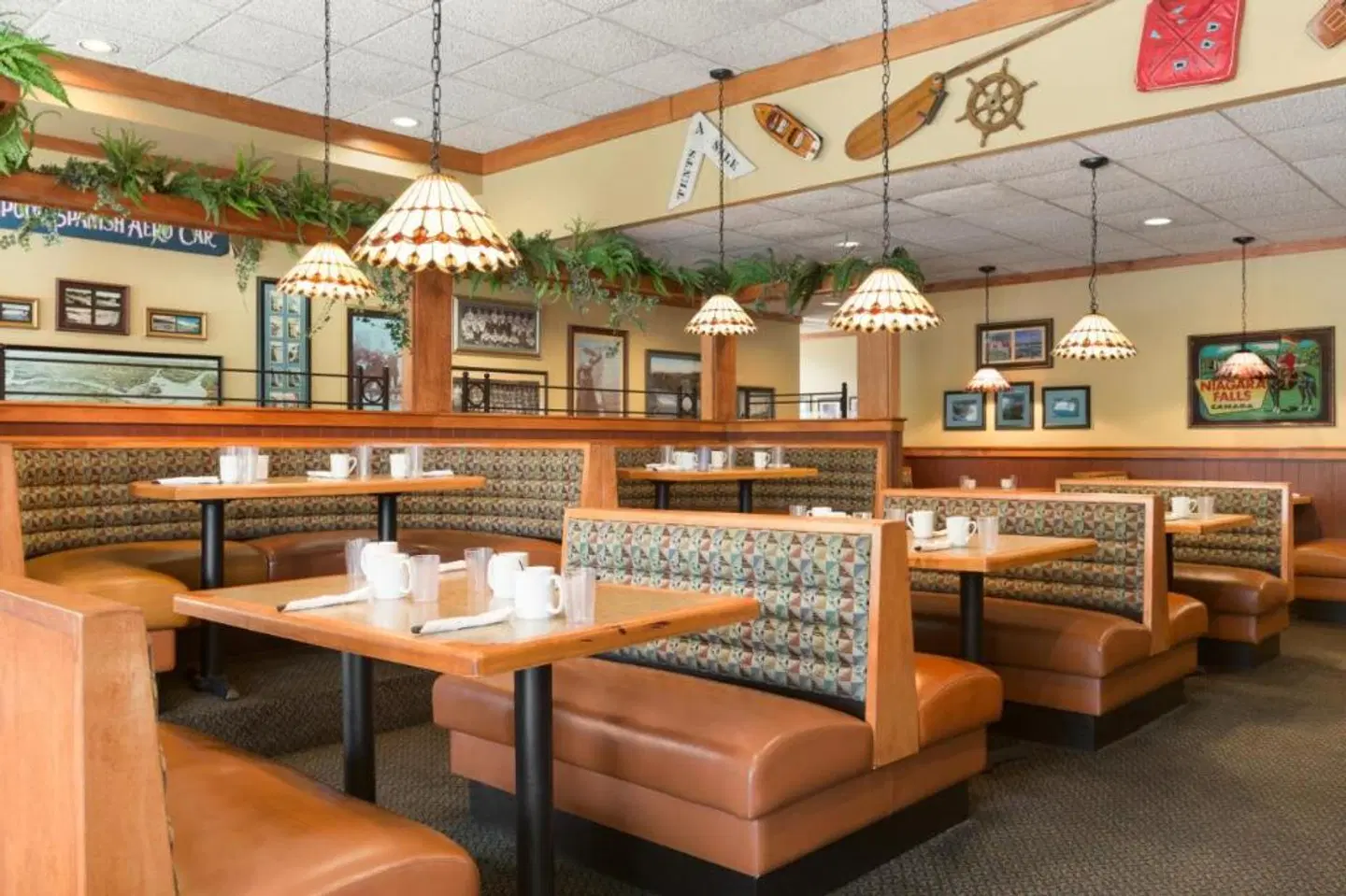 The Falls Hotel & Inn LOUNGE_LOBBY