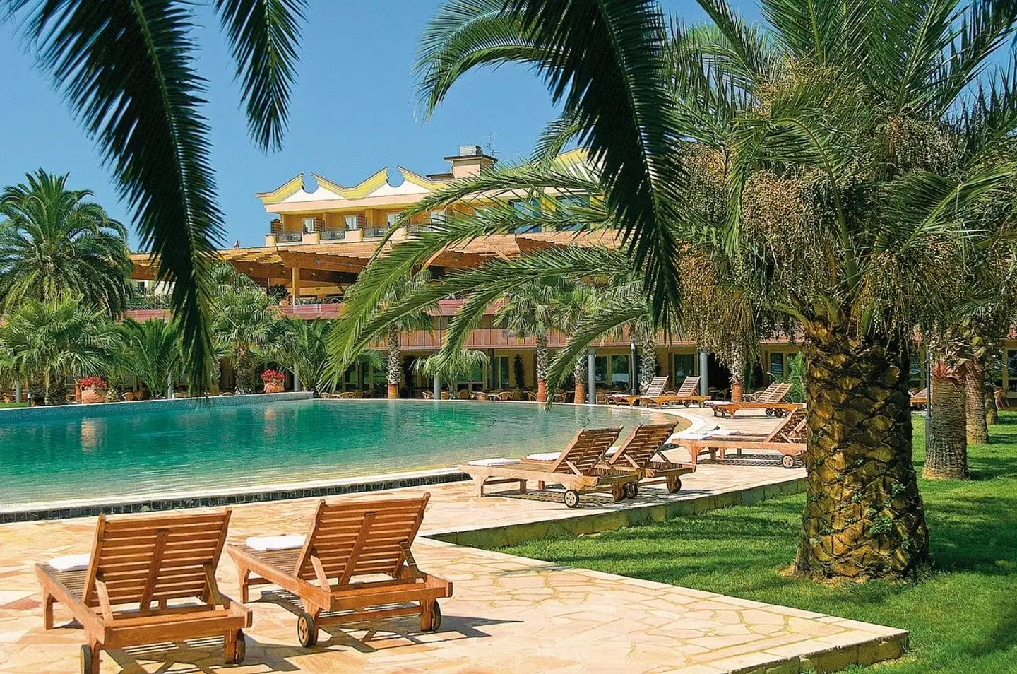 Savoy Hotel & Spa OUTDOOR_POOL