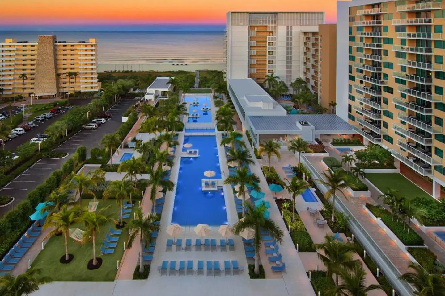 Marriott's Crystal Shores EXTERIOR