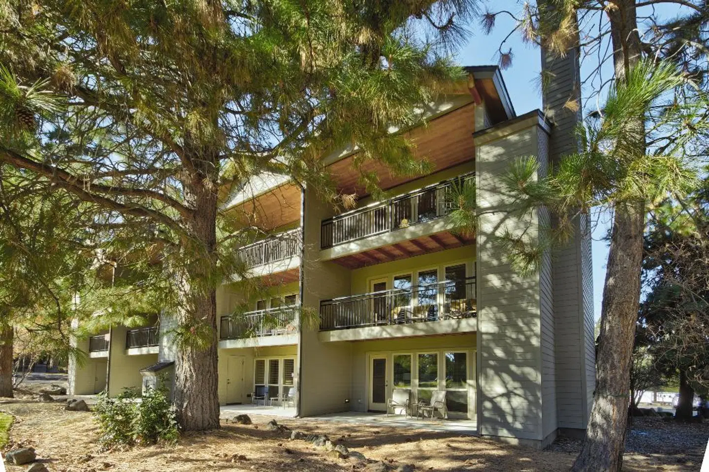 Seventh Mountain Resort EXTERIOR