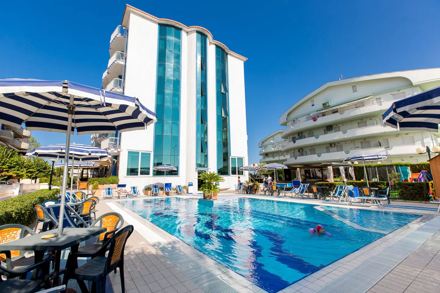 Hotel Ambassador OUTDOOR_POOL