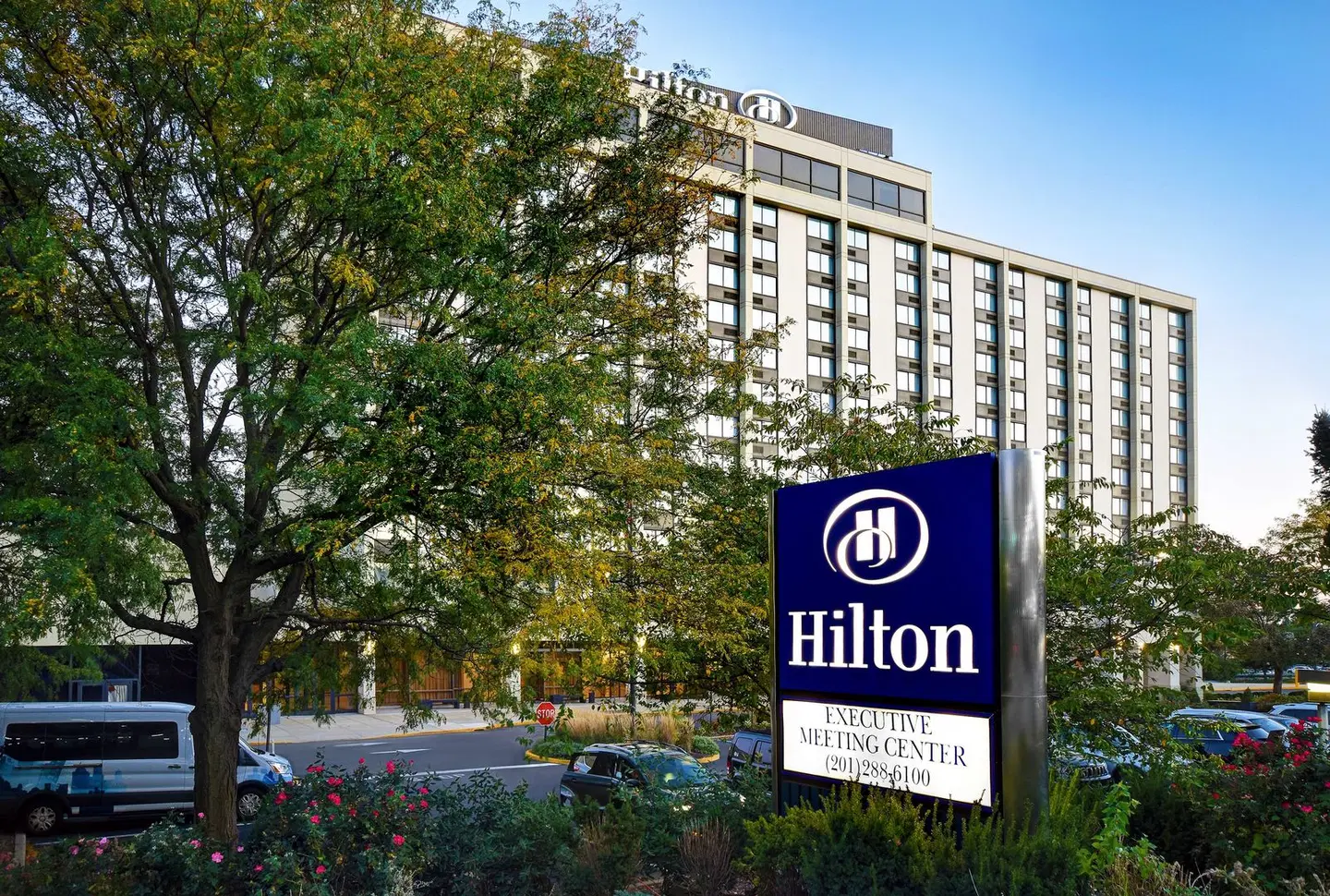 Hilton Hasbrouck Heights / Meadowlands EXTERIOR