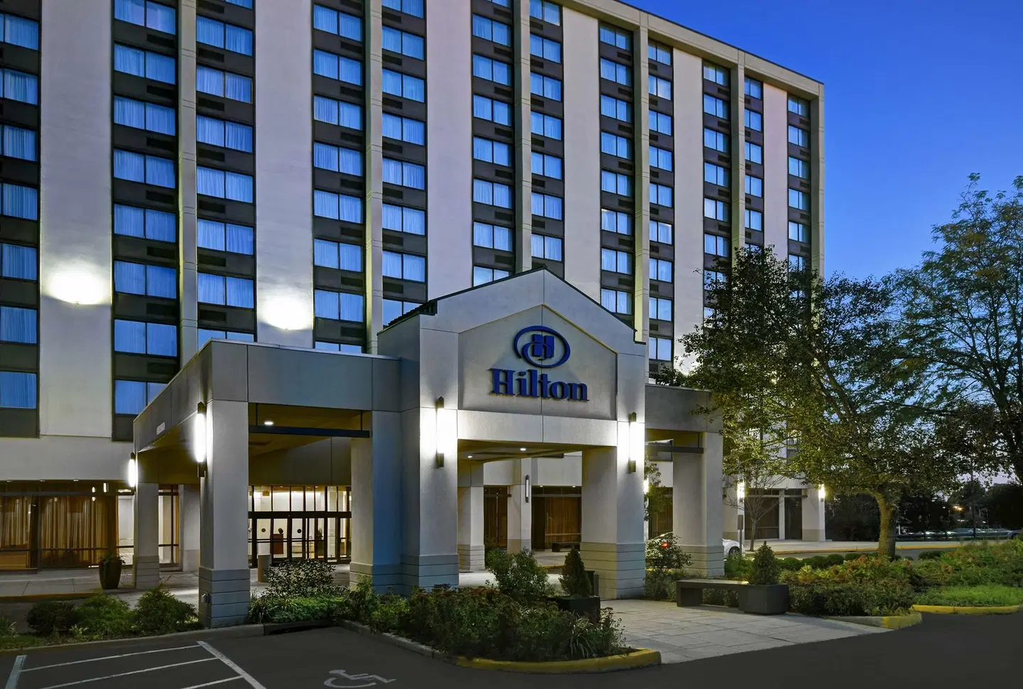 Hilton Hasbrouck Heights / Meadowlands EXTERIOR