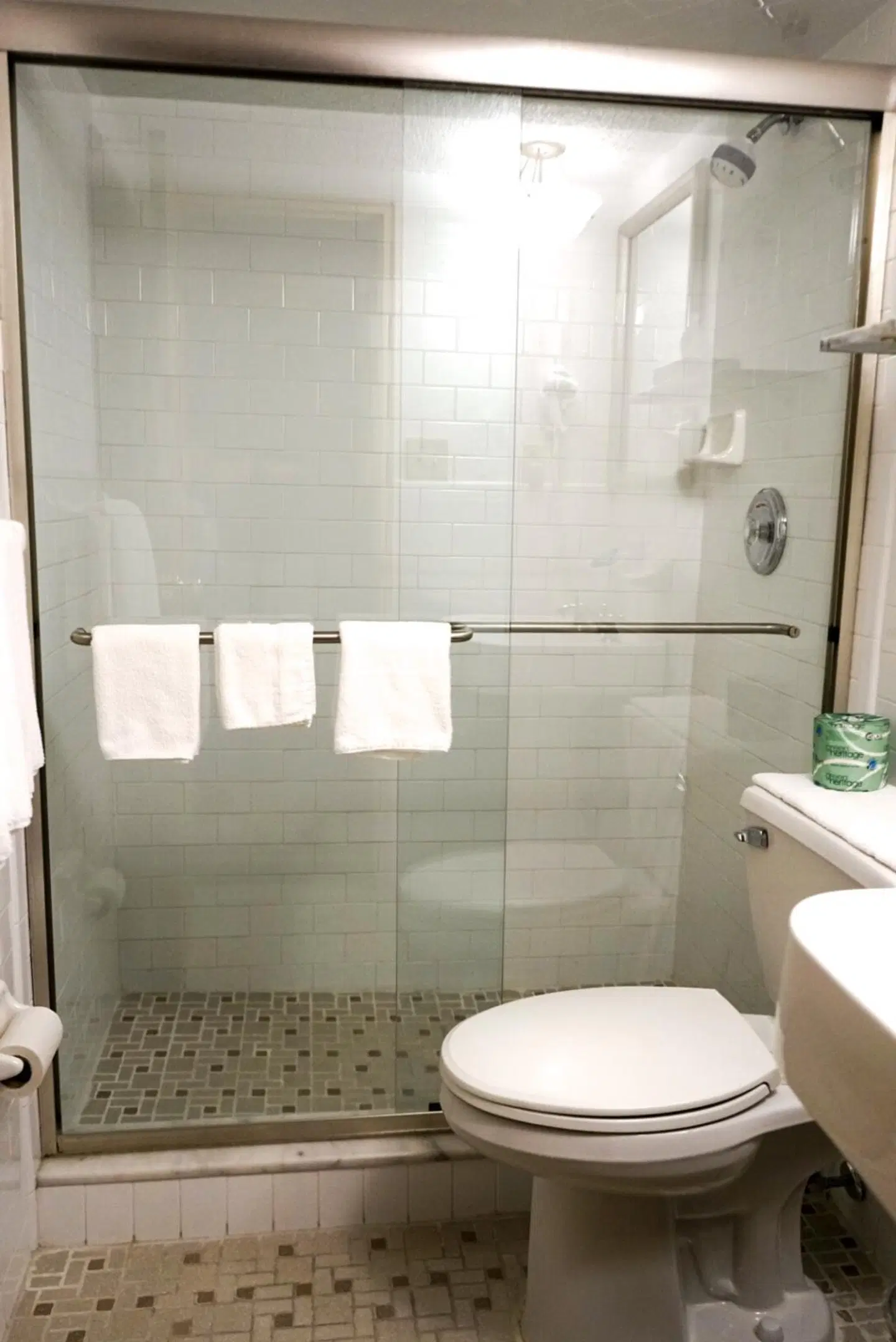 The Holland Hotel Badezimmer