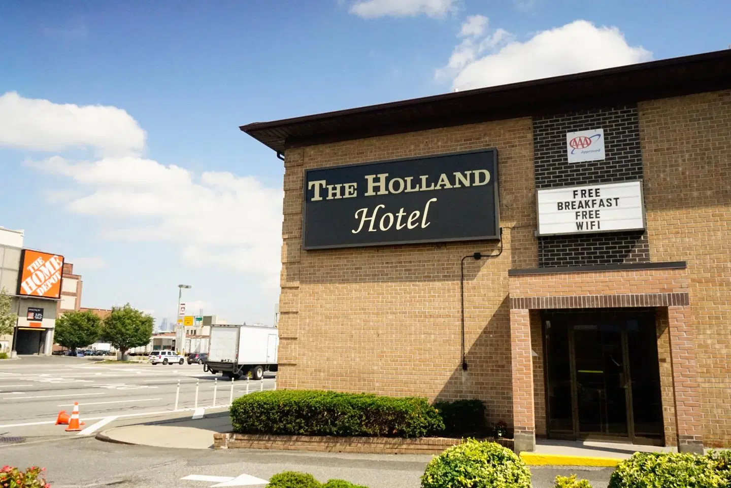 The Holland Hotel EXTERIOR