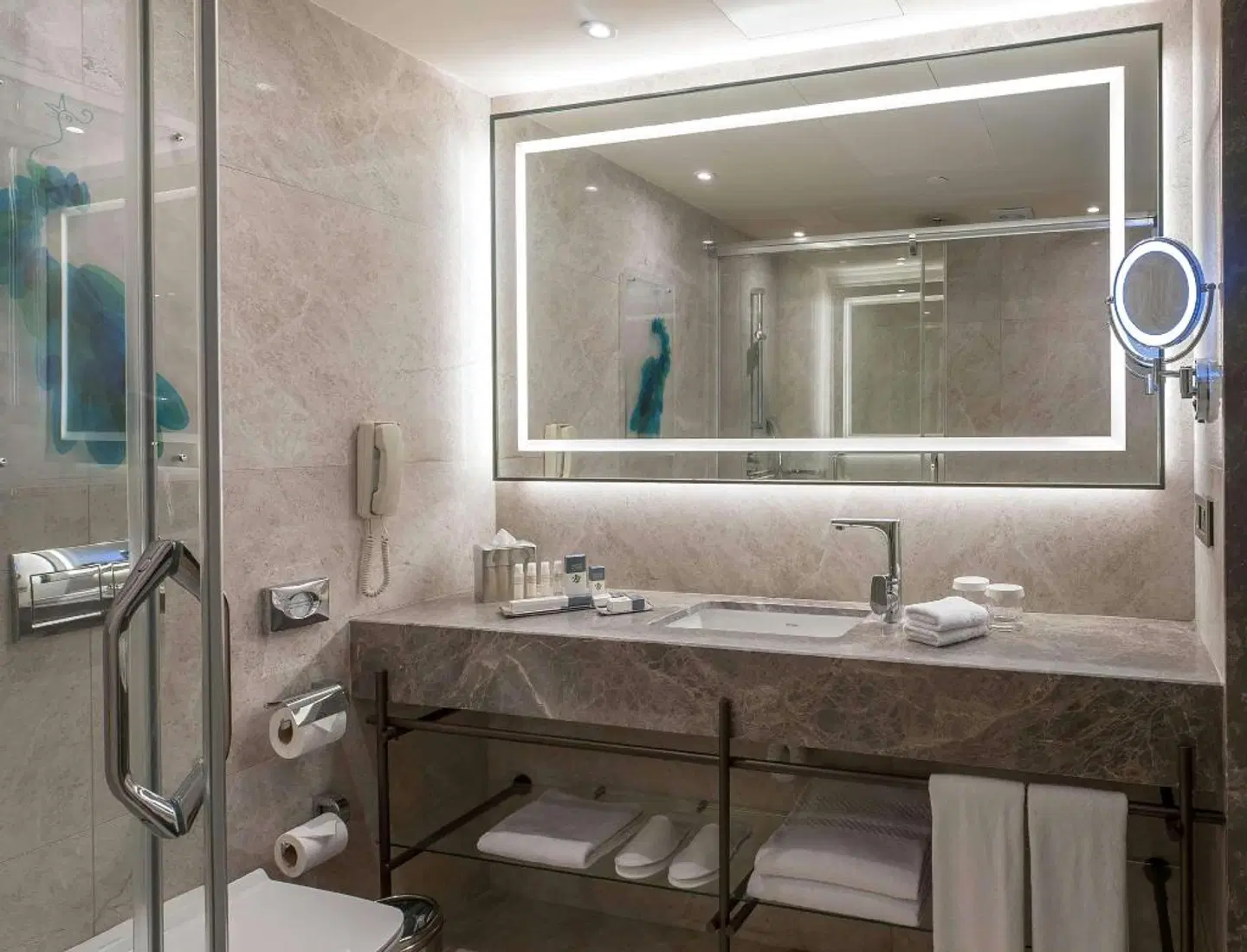 DoubleTree by Hilton Istanbul Sirkeci Badezimmer