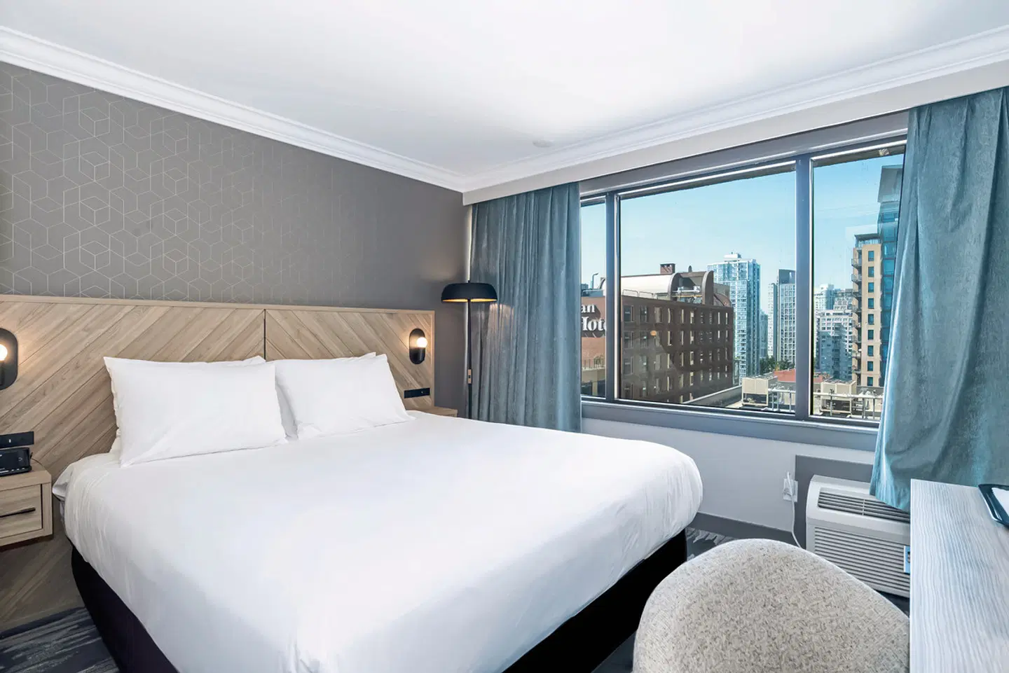 Sandman Signature Vancouver Downtown Hotel ROOM_EXAMPLE