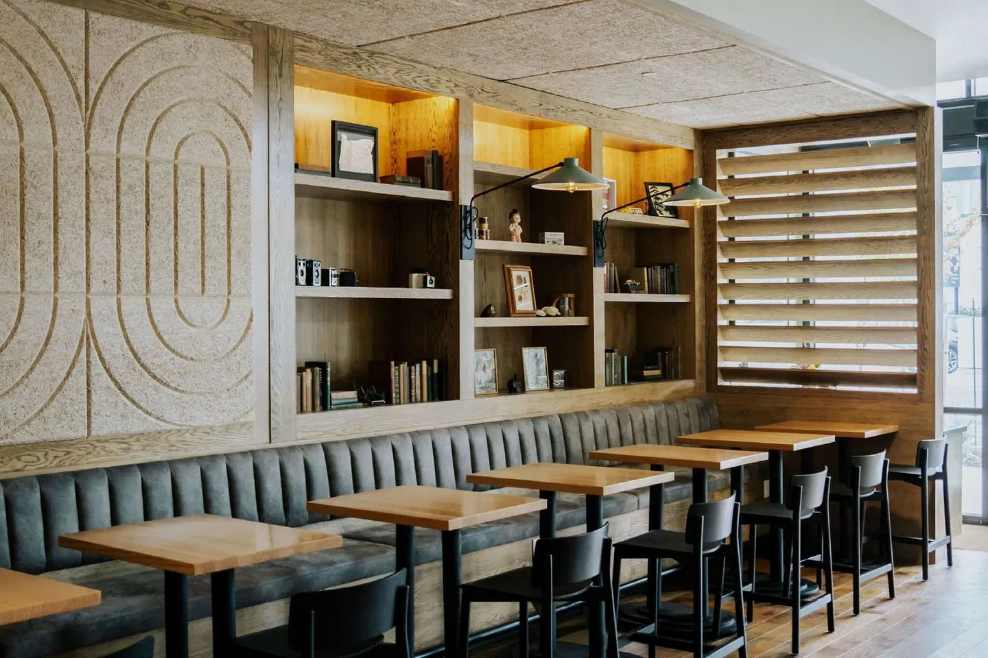 Holman Riverfront Park Hotel Salem, Tapestry by Hilton Bar