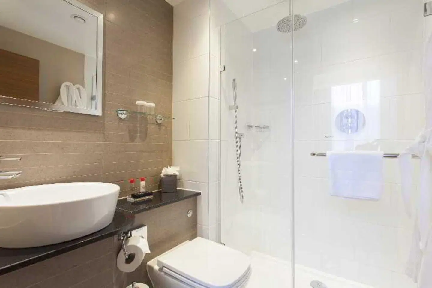 Thistle Piccadilly Badezimmer