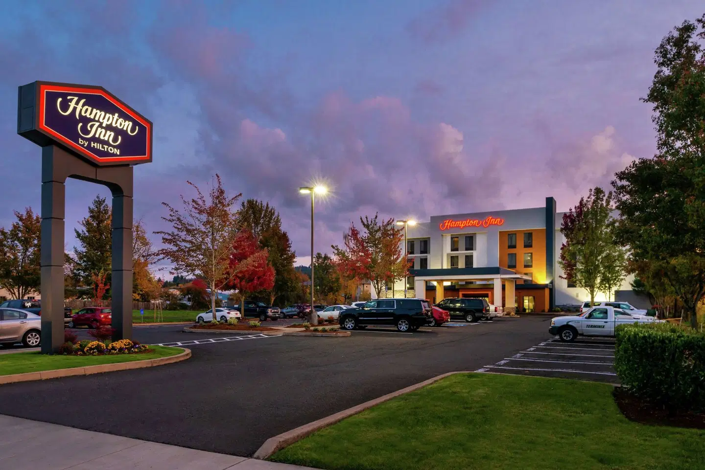 Hampton Inn Eugene EXTERIOR