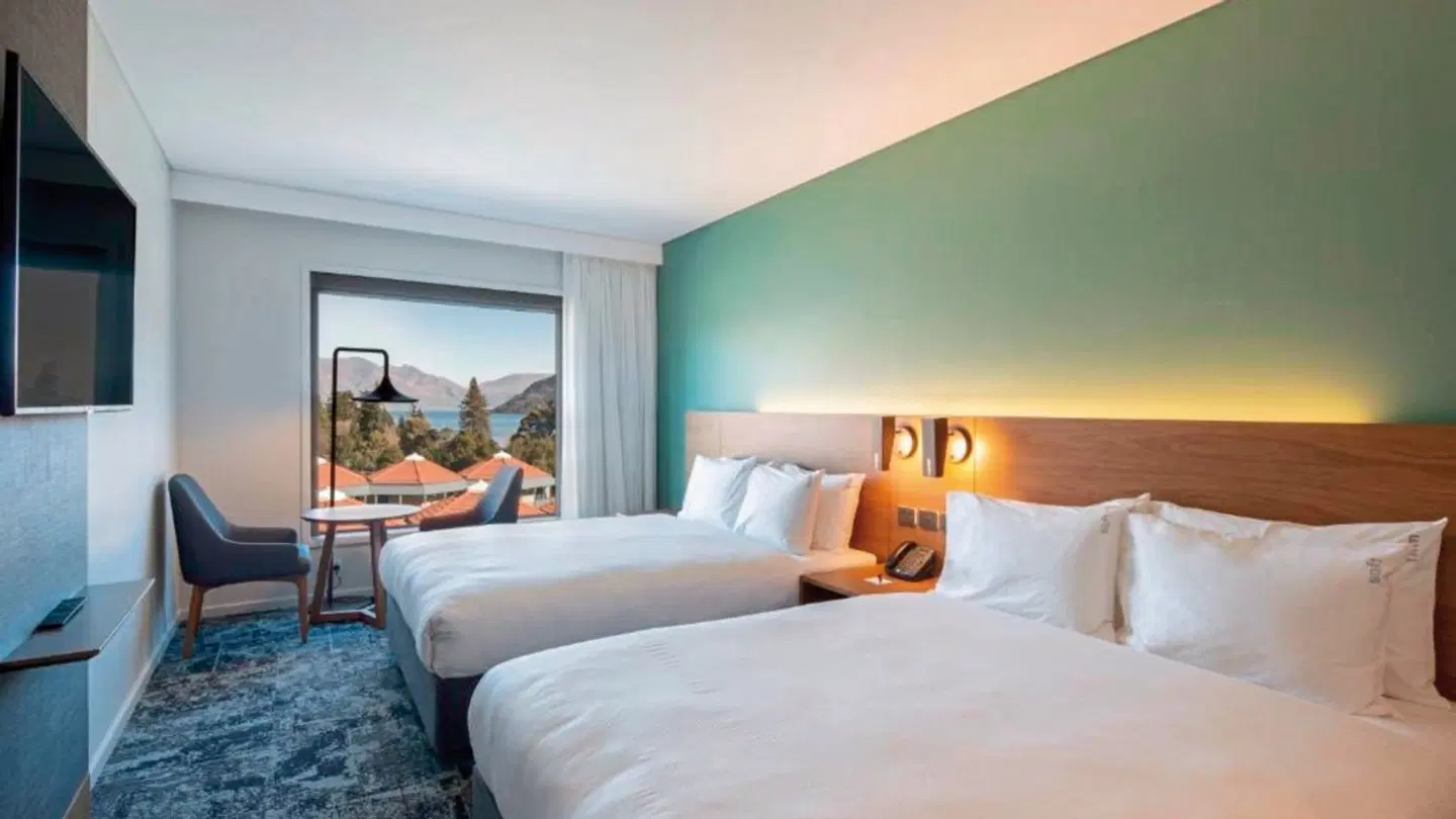 Holiday Inn Express & Suites Queenstown ROOM_EXAMPLE