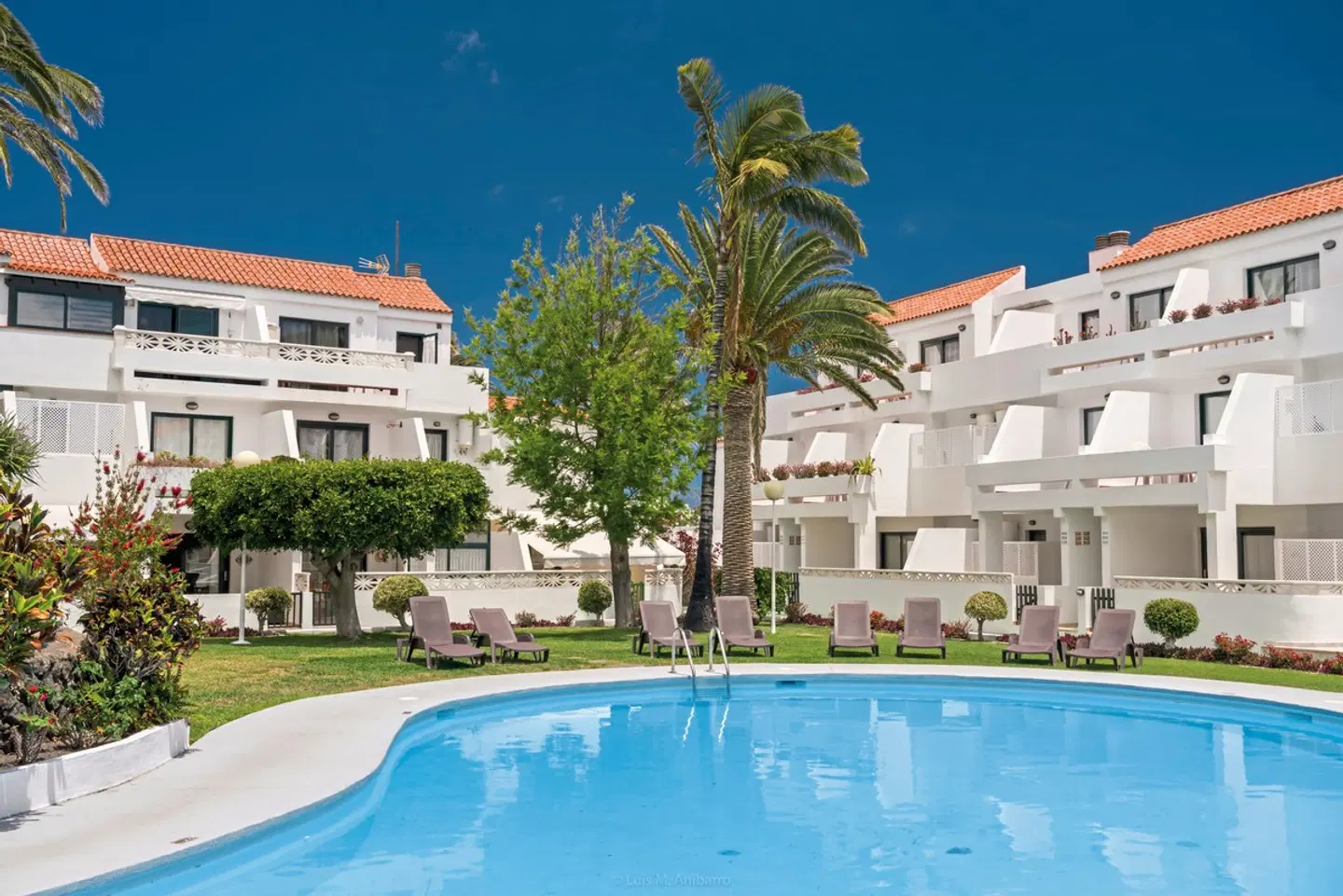 Los Rosales OUTDOOR_POOL