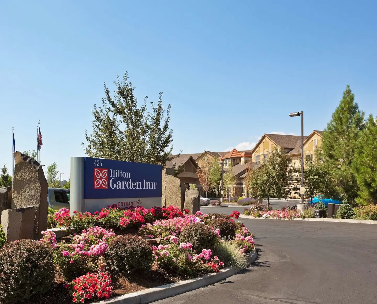 Hilton Garden Inn Bend EXTERIOR