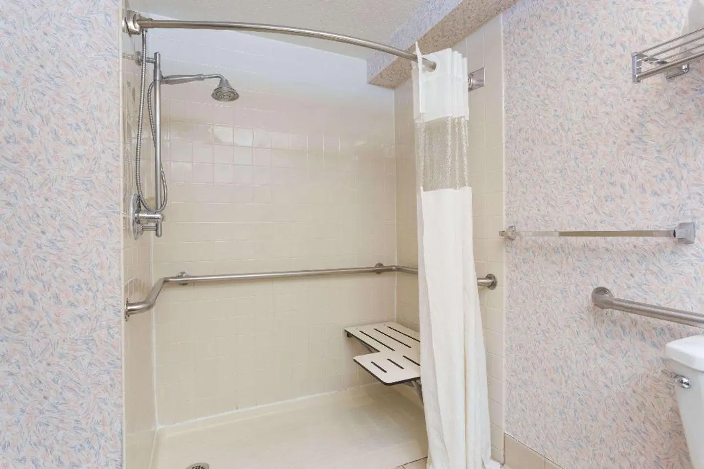 Ramada by Wyndham Portland Badezimmer