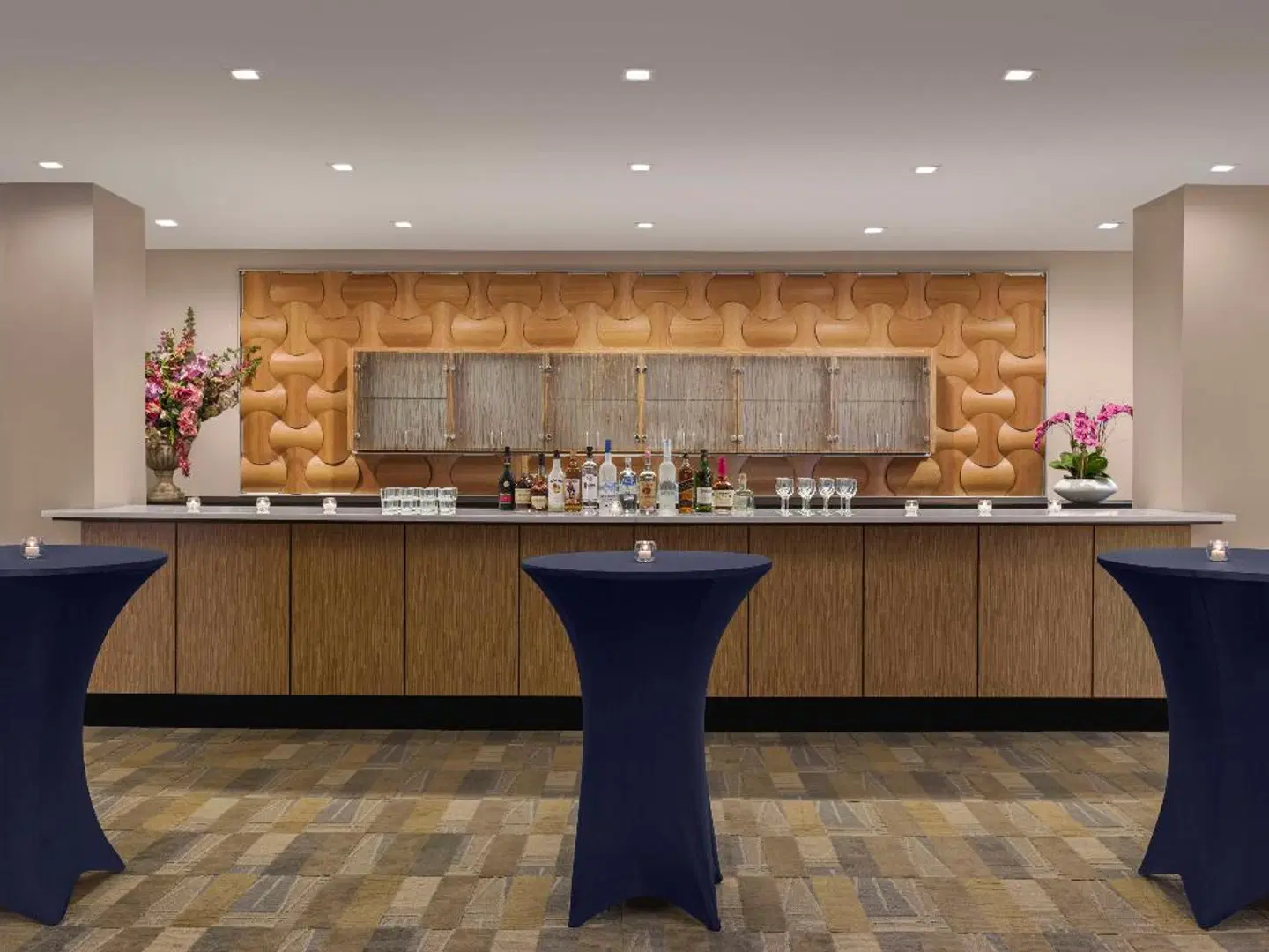 DoubleTree by Hilton Fort Lee George Washington Bridge Bar