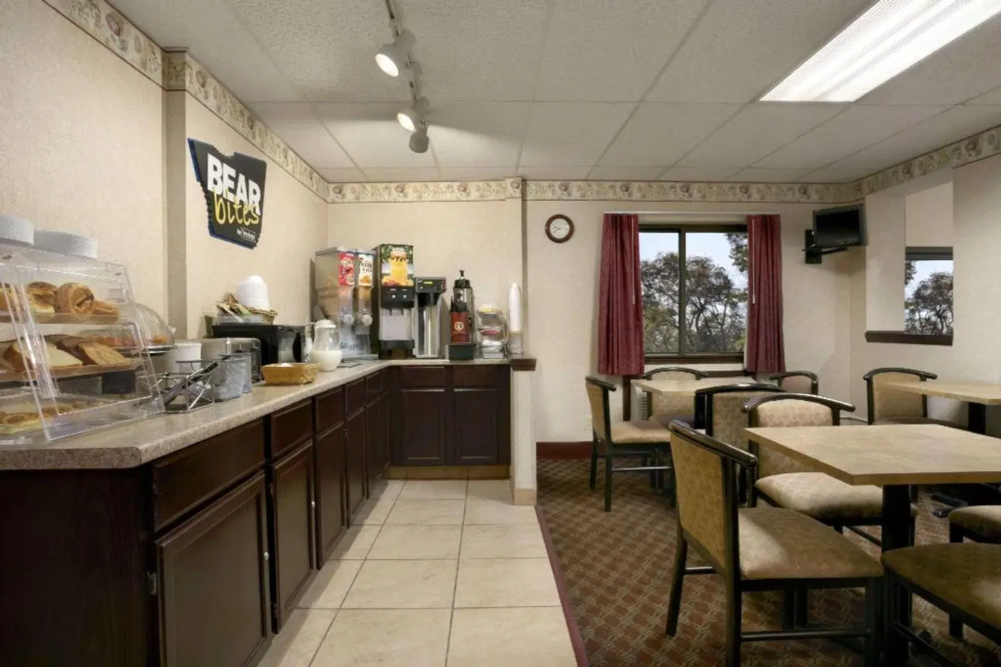 Travelodge by Wyndham Cleveland Lakewood LOUNGE_LOBBY