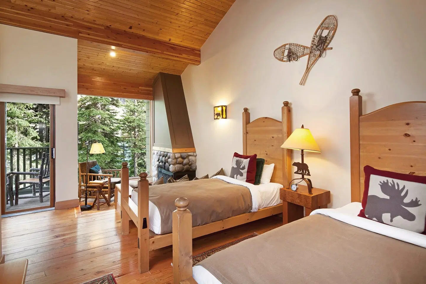 Moraine Lake Lodge ROOM_EXAMPLE