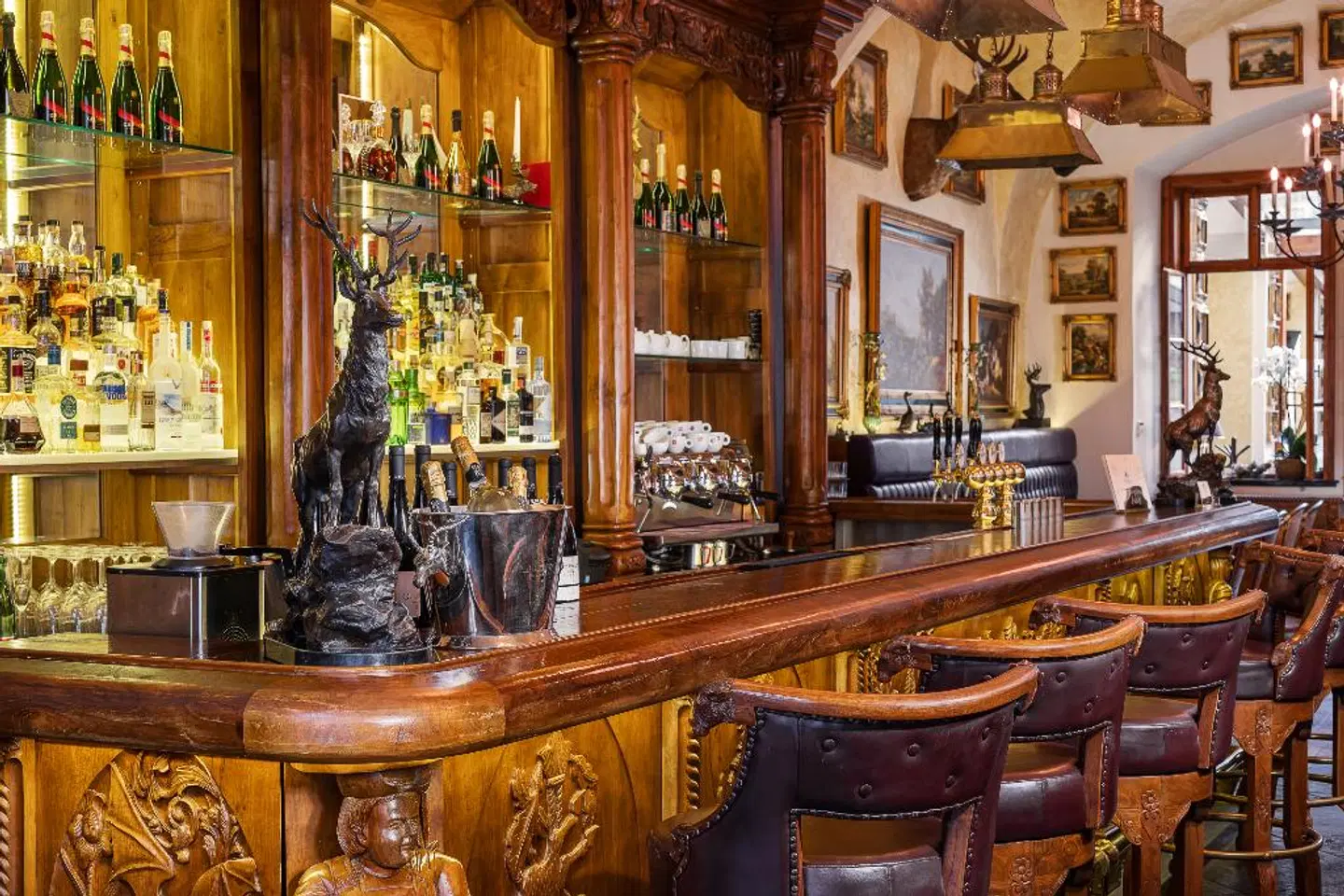 The Iron Gate Hotel & Suites Bar