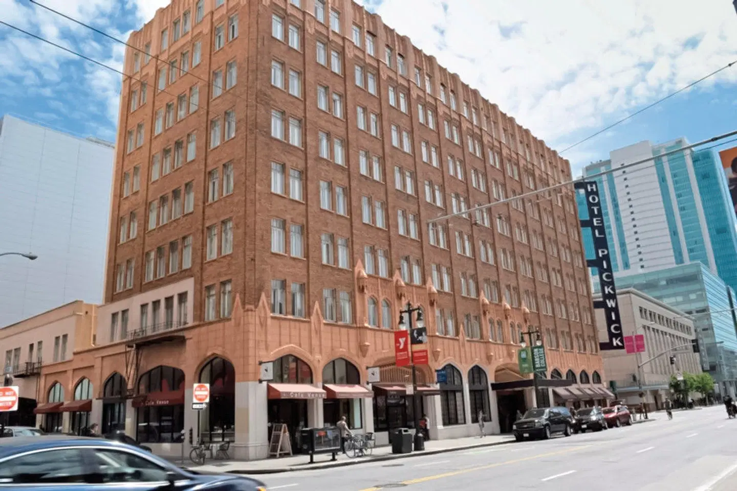 Pickwick Hotel EXTERIOR