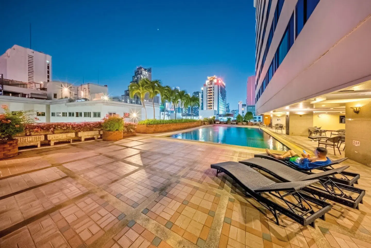 Royal Benja Hotel OUTDOOR_POOL