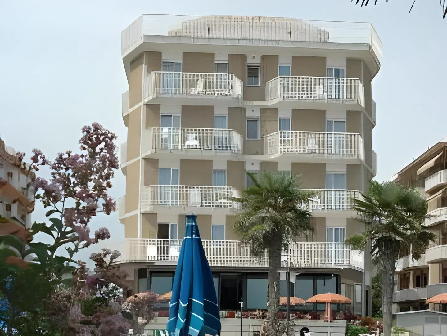 Regent's Hotel EXTERIOR