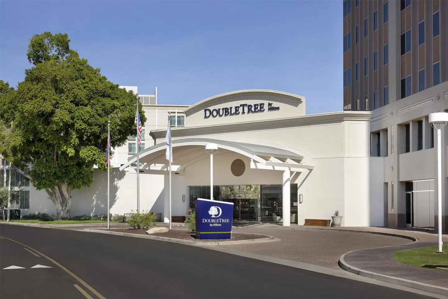 DoubleTree by Hilton Phoenix Midtown EXTERIOR