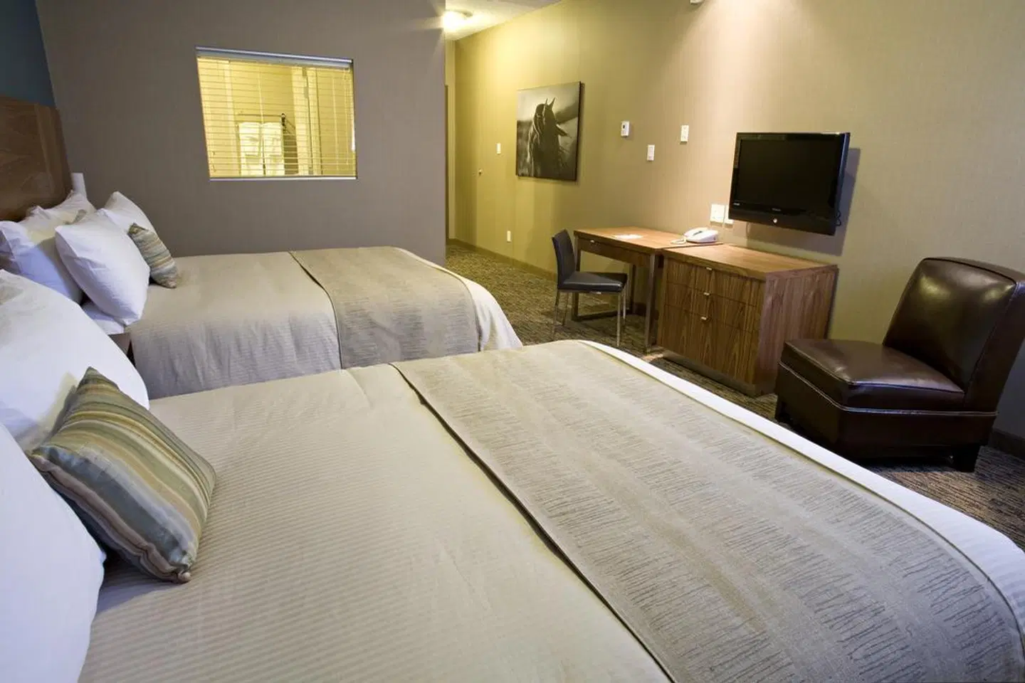 Heritage Inn Hotel & Convention Centre - Pincher Creek ROOM_EXAMPLE