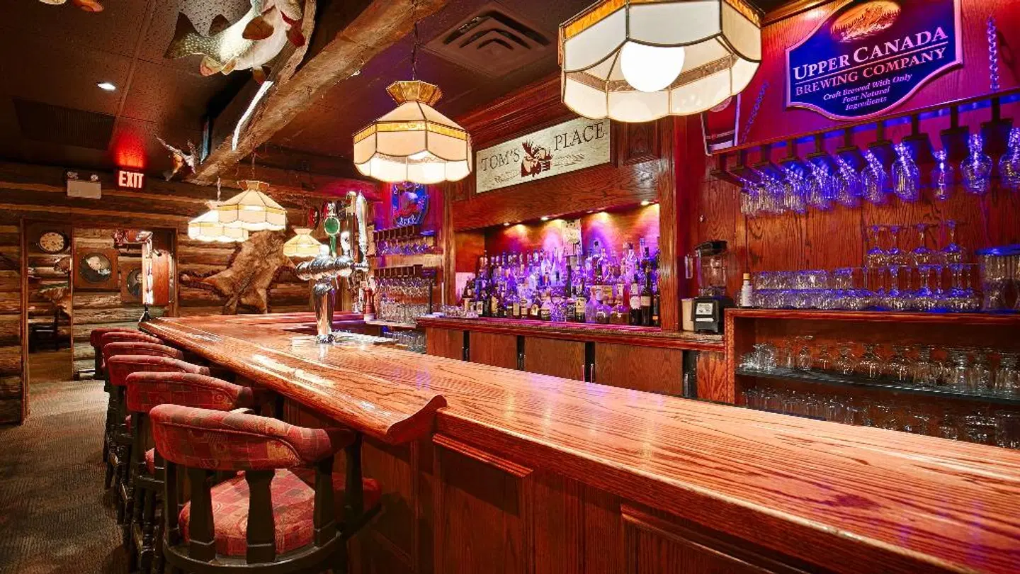 Best Western Fireside Inn Bar