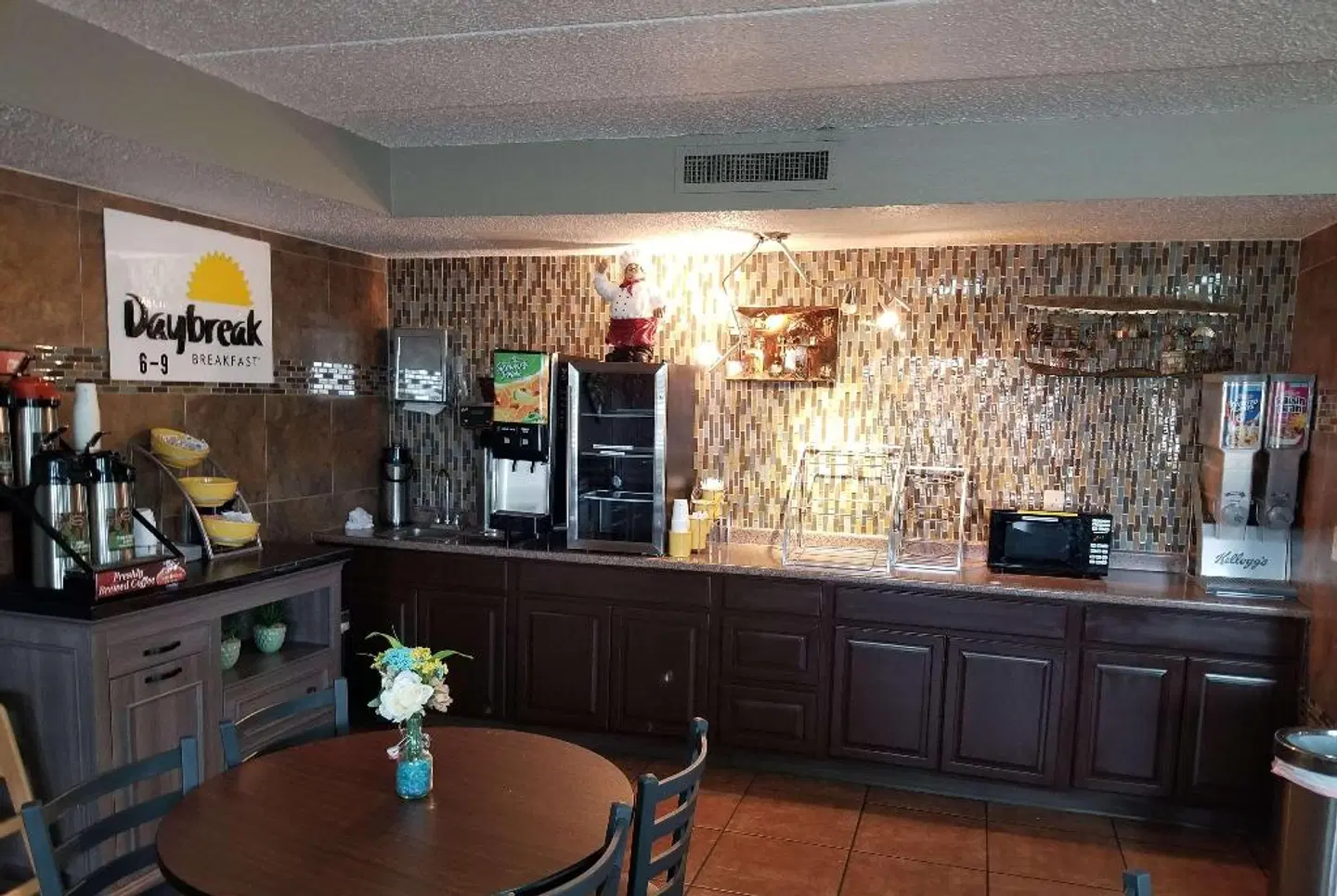 Days Inn by Wyndham Fort Collins Bar