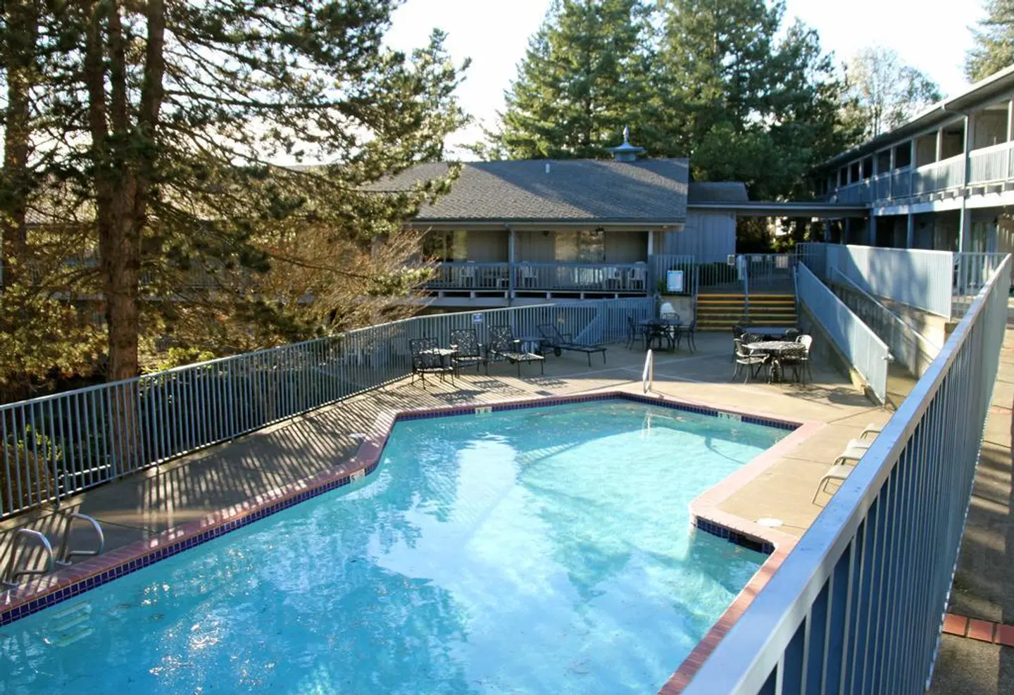 Shilo Inn Suites Hotel - Portland/Beaverton OUTDOOR_POOL