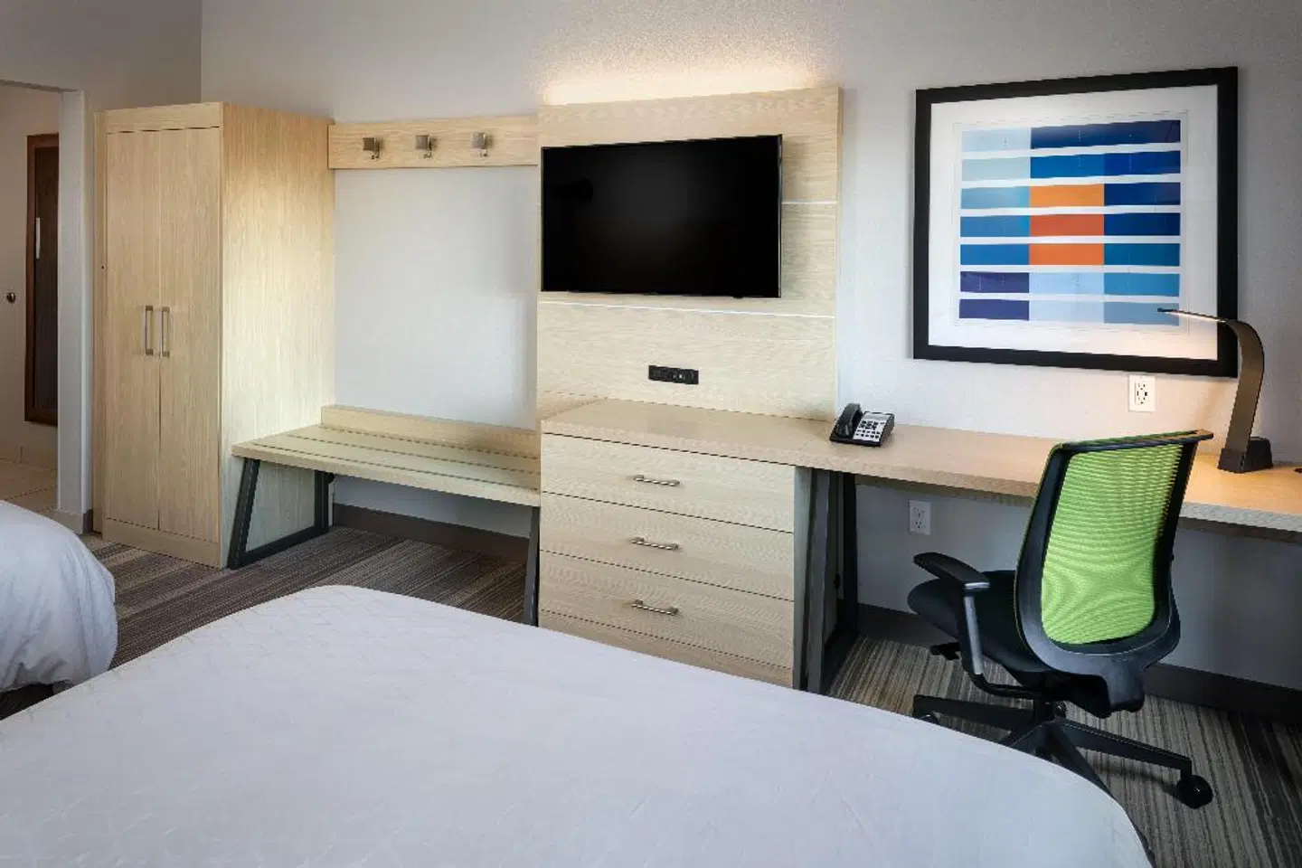 Holiday Inn Express & Suites Bend South ROOM_EXAMPLE