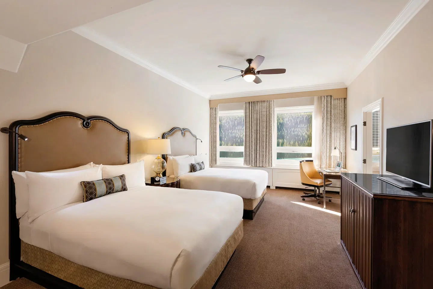 Fairmont Chateau Lake Louise ROOM_EXAMPLE