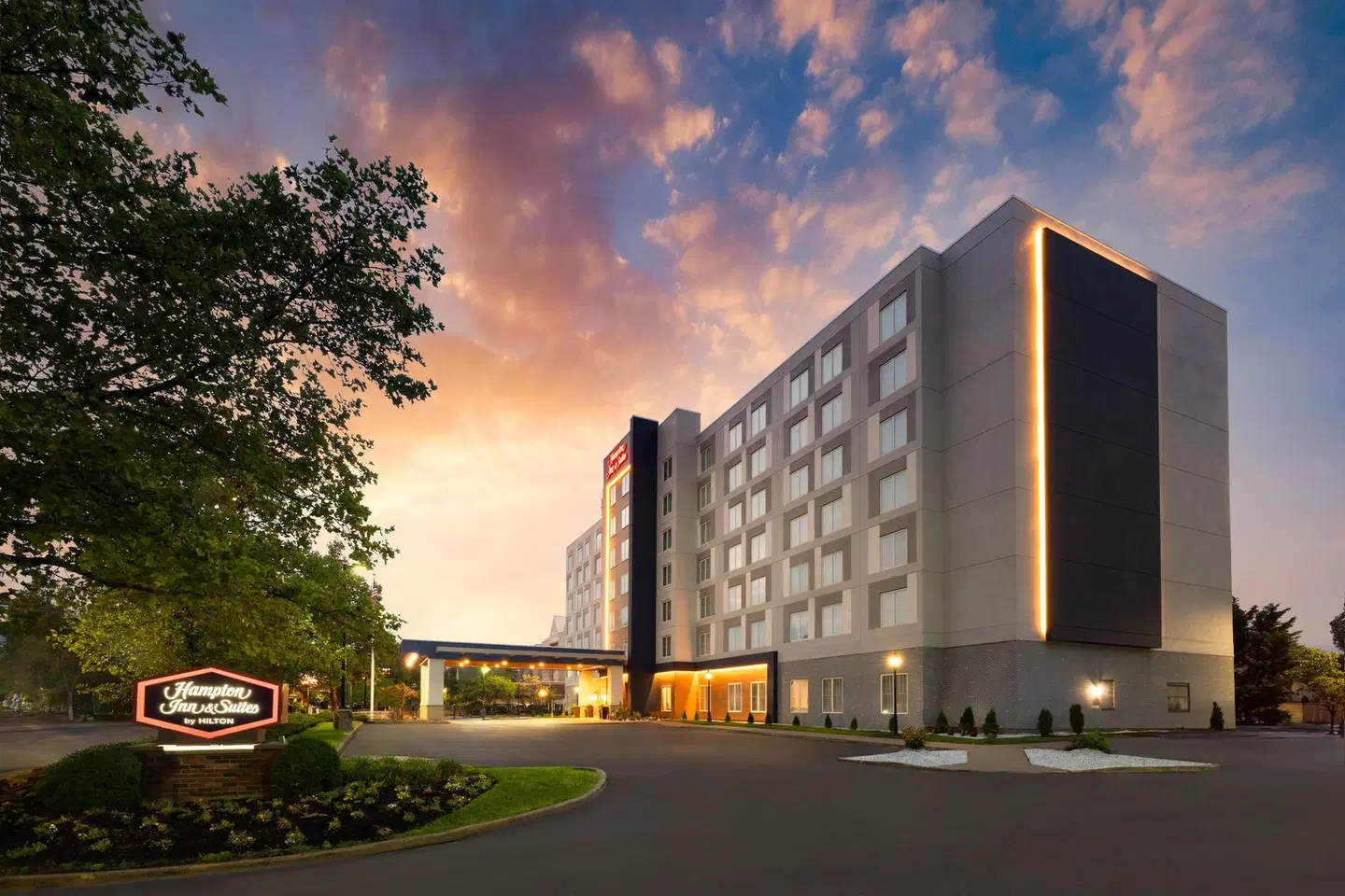 Hampton Inn & Suites Newark Airport Elizabeth EXTERIOR
